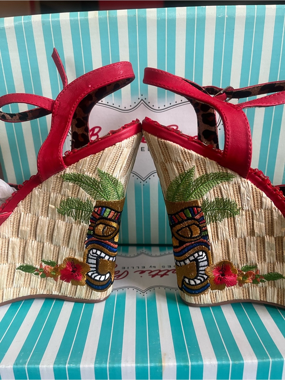Bettie Page enchanted tiki platforms sz 9 - Picture 3 of 11